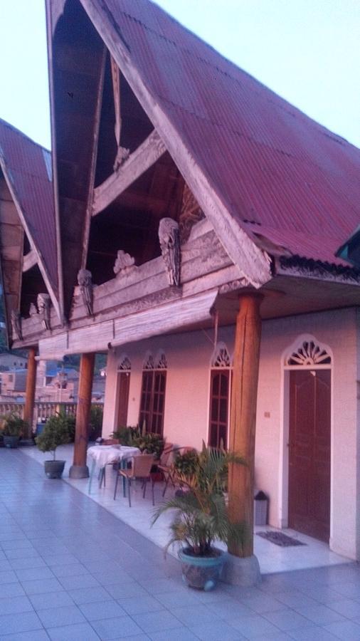 Melissa Palace Hotel And Karaoke Parapat Zewnętrze zdjęcie