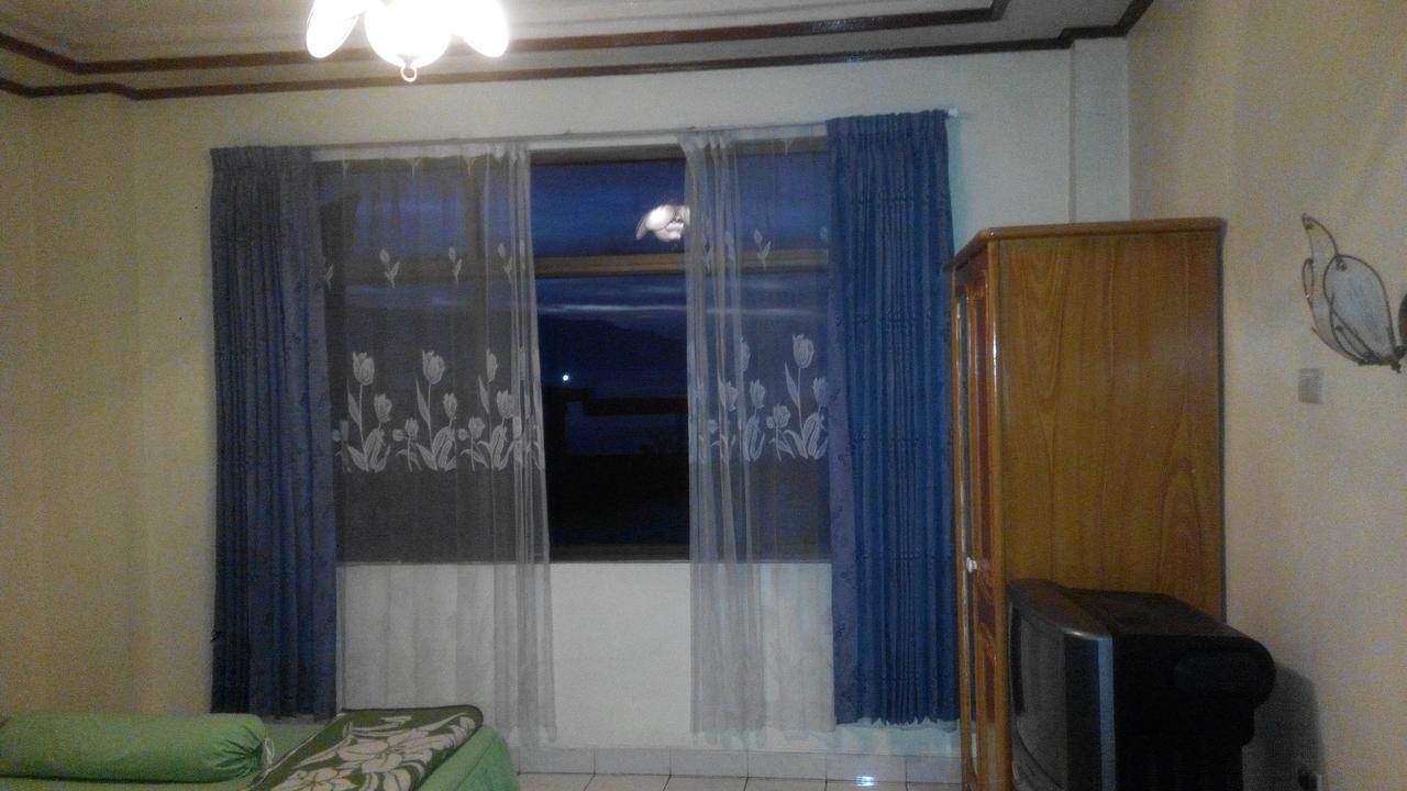 Melissa Palace Hotel And Karaoke Parapat Zewnętrze zdjęcie