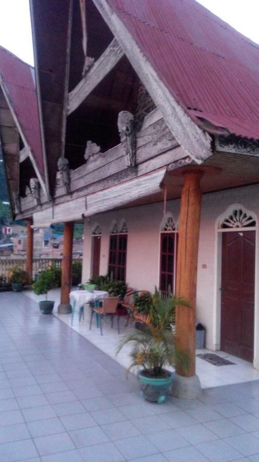 Melissa Palace Hotel And Karaoke Parapat Zewnętrze zdjęcie