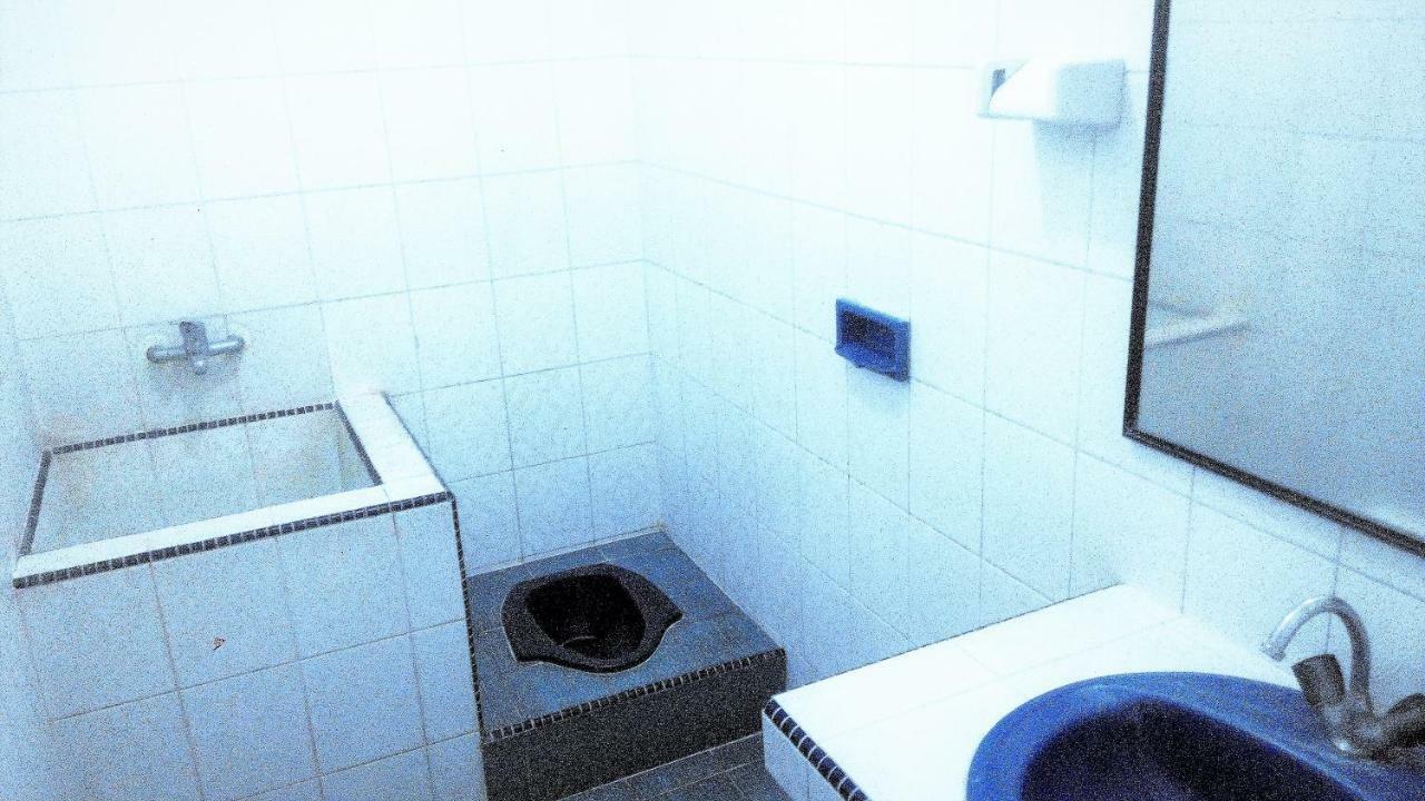 Melissa Palace Hotel And Karaoke Parapat Zewnętrze zdjęcie
