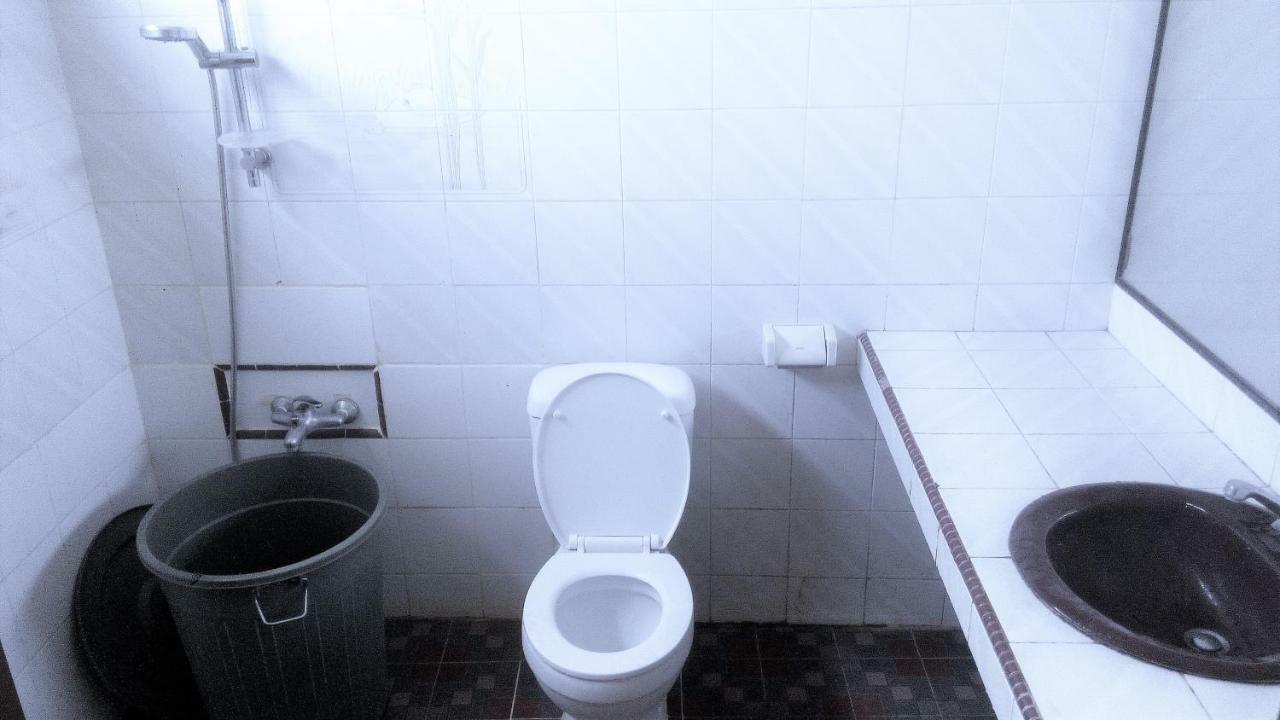 Melissa Palace Hotel And Karaoke Parapat Zewnętrze zdjęcie